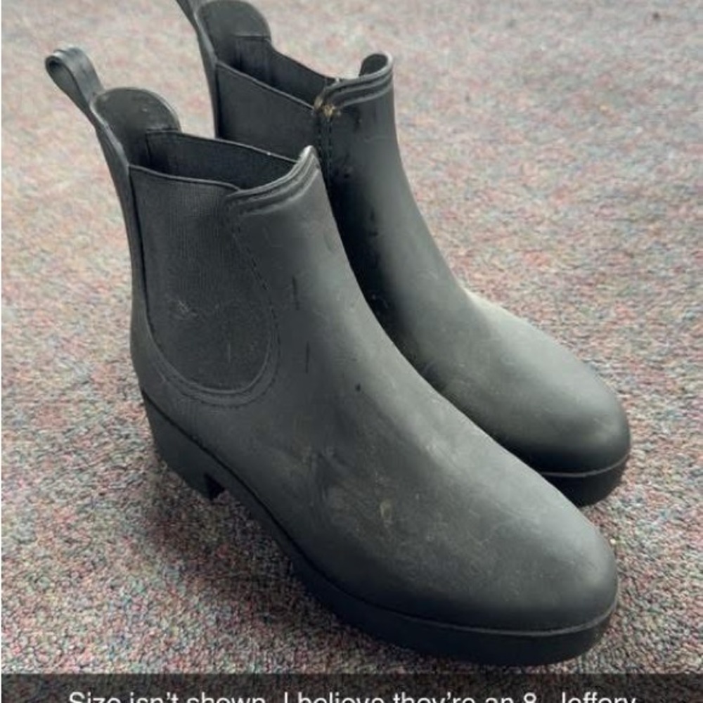 Black Women's Chelsea Boots